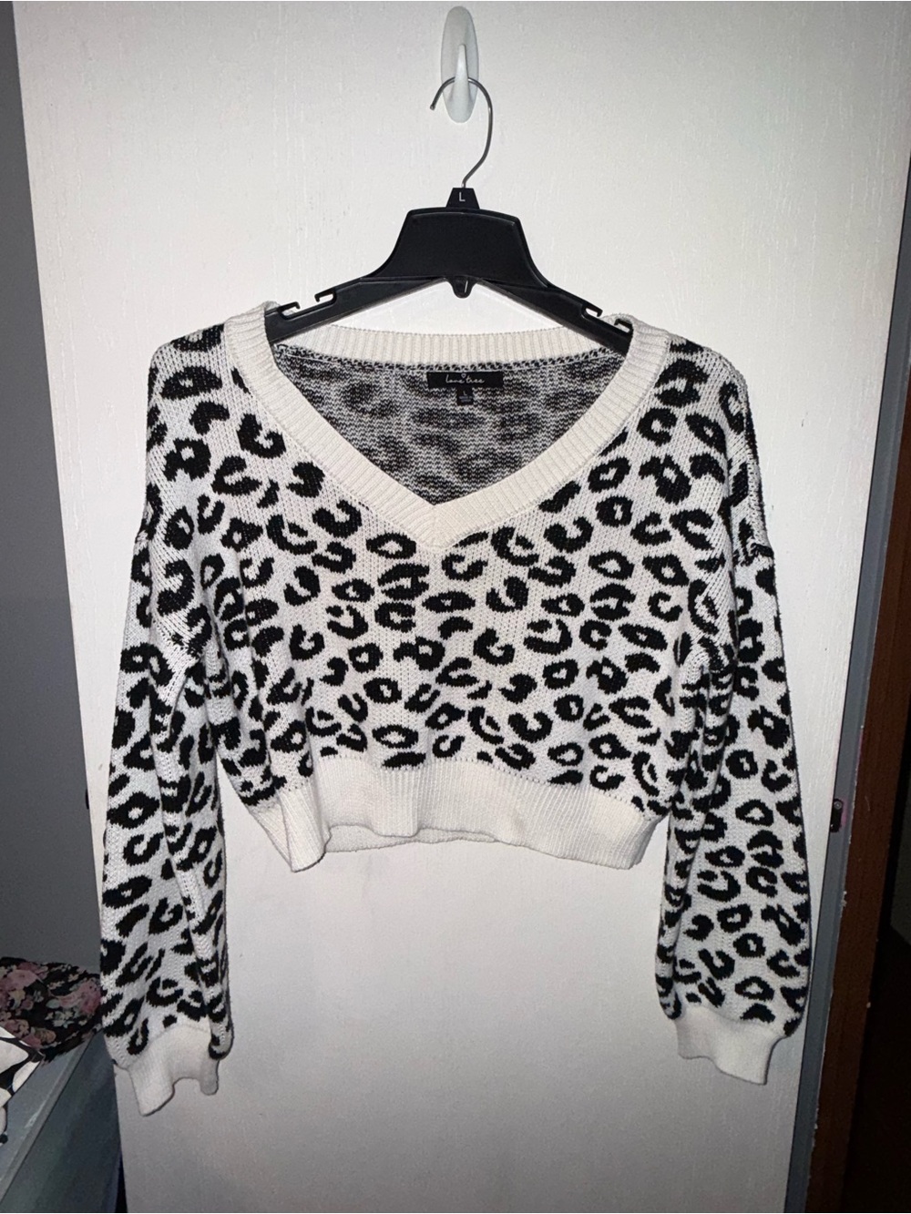 Love Tree Black and White Leopard Print V-Neck Sweater